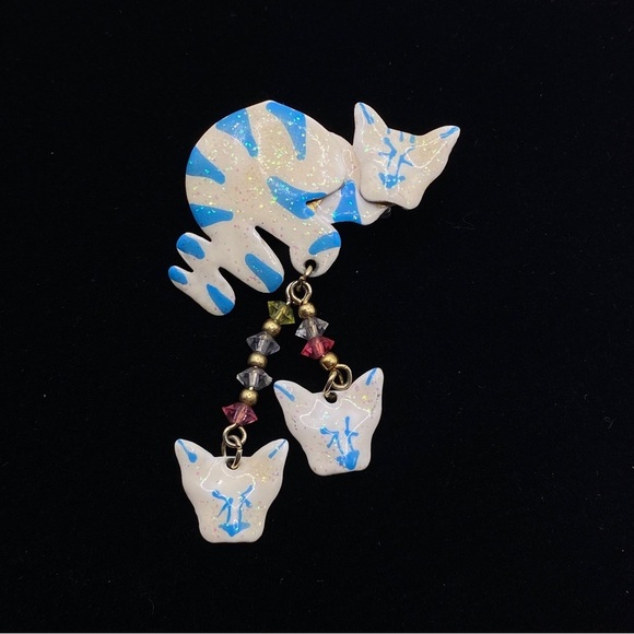 Kitchy Artisan-Made Metal Enameled Cat Brooch Crazy Cat Lady - Picture 3 of 5
